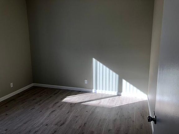 3rd image of 12711 Moorpark St APT 216