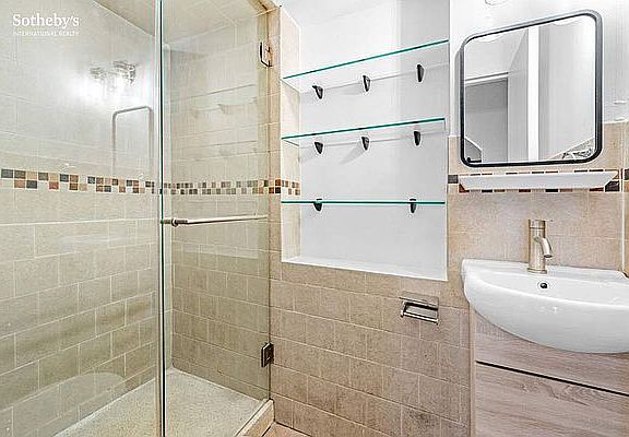 5th image of 141 Mulberry St #4D