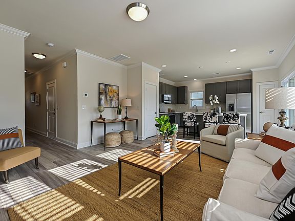 5th image of 524 Kingsway Cir