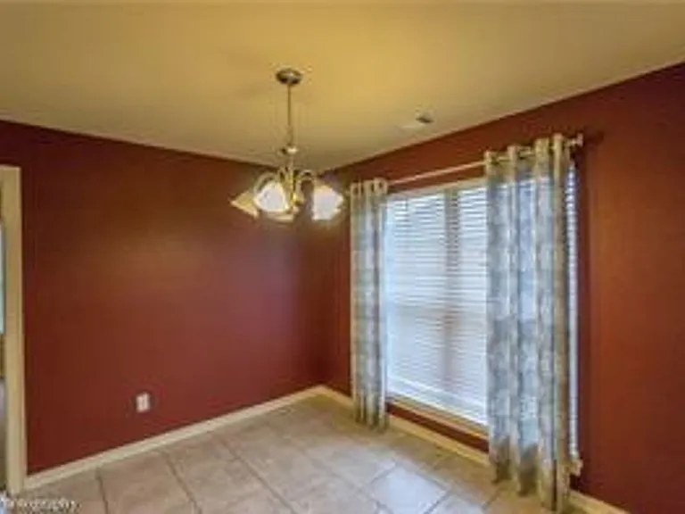 2537 N Vickers Pl — Photo 5