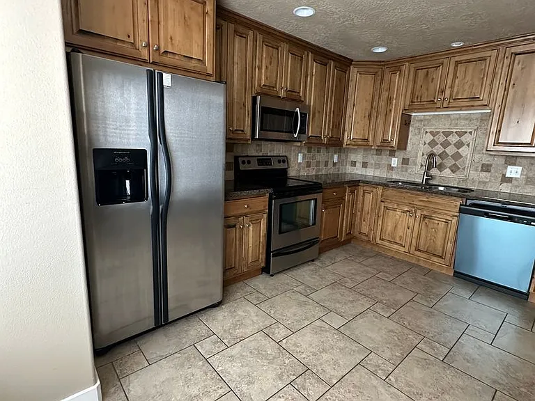 1003 N Independence Ave — Photo 21