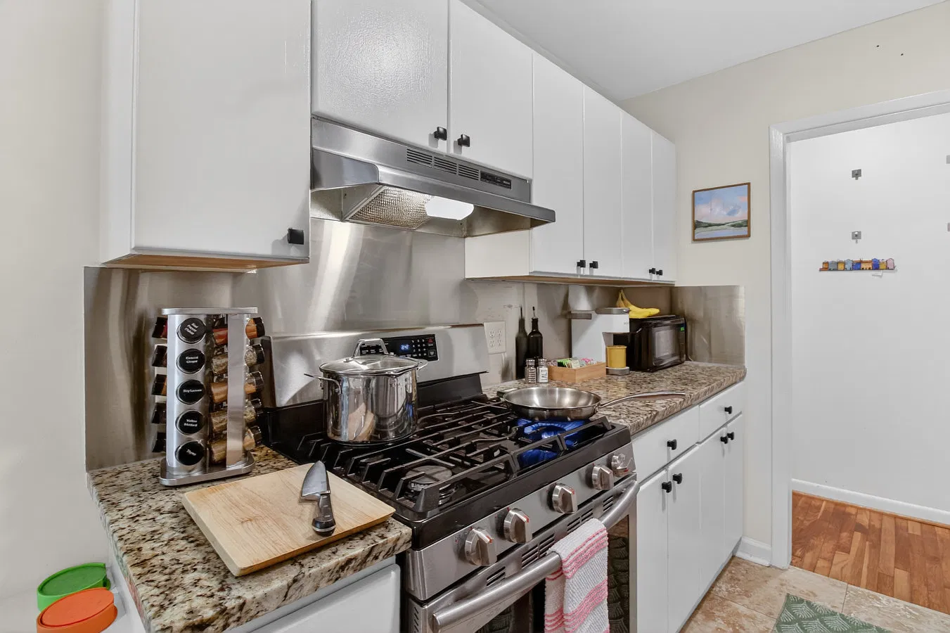 5 bed, 2141 sqft, $5,500 — Photo 3