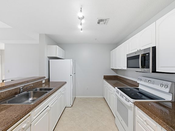 5th image of 1209 Main Street #301