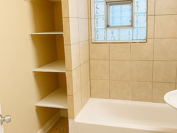 5th image of 5412 S Damen Ave #1