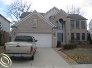 7647 Windgate Cir, West Bloomfield, MI
