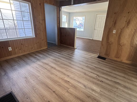 3rd image of 8 Laurel St