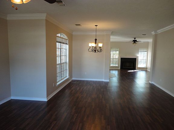 3rd image of 1712 Laura Ln