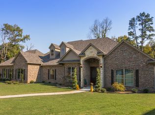 1428 Nottingham St, White Oak, TX 75693