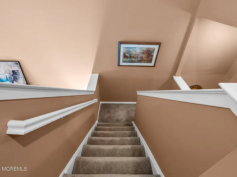 492 Bayberry Ct — Photo 22