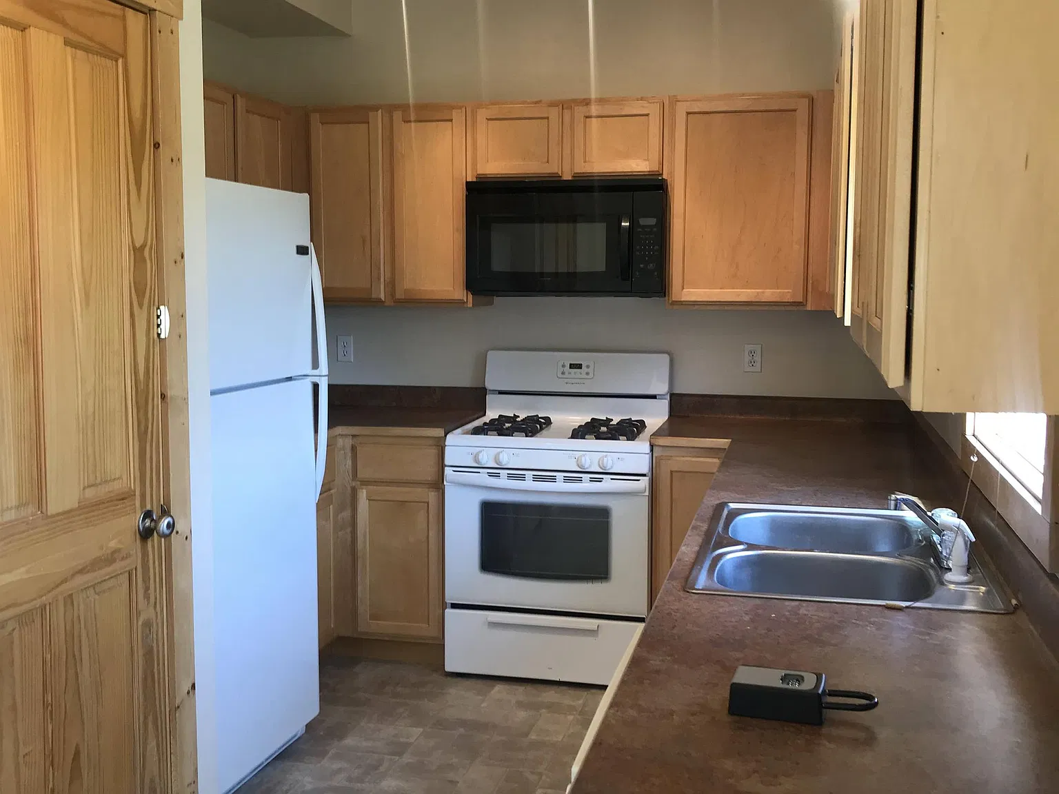 135 Mulligan Ln — Photo 4