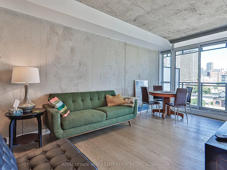 318 King St E #803 — Photo 8