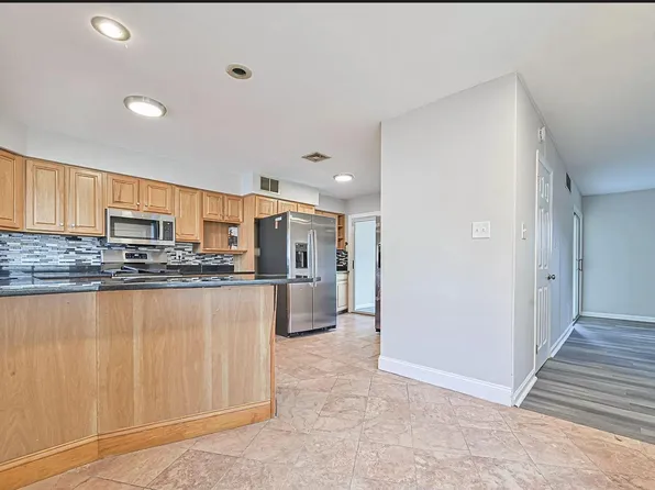 52 Noble Rd, Sicklerville, NJ 08081