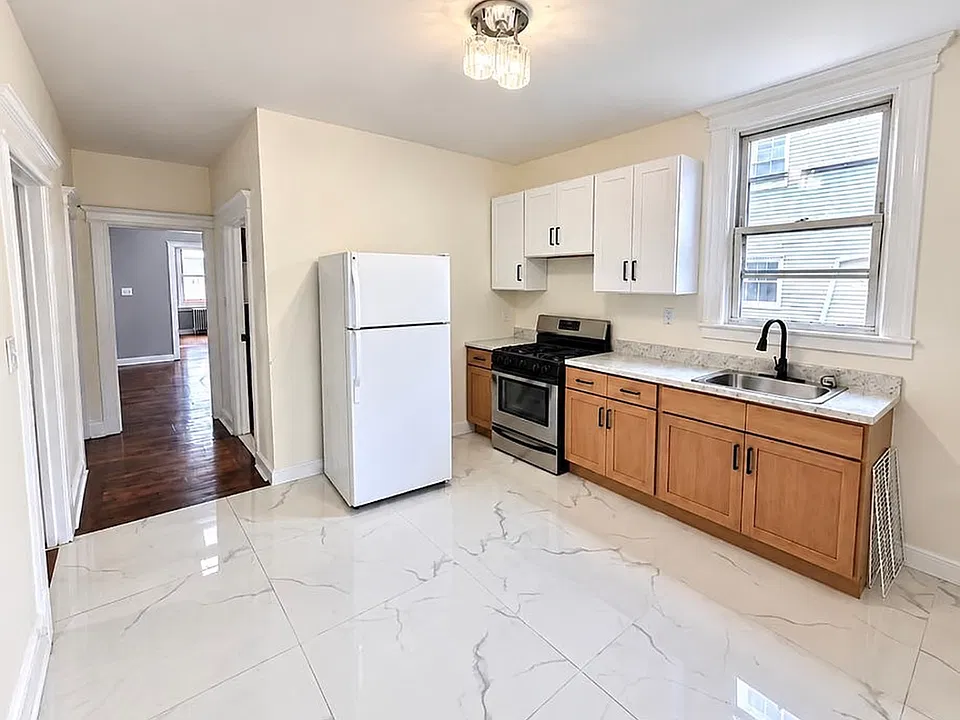 34-35 Howard St #3