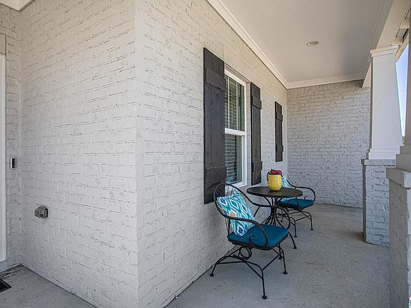 4th image of 1364 Woodridge Pl