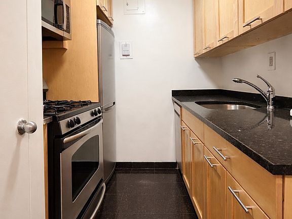 3rd image of 145 4th Ave APT 3H