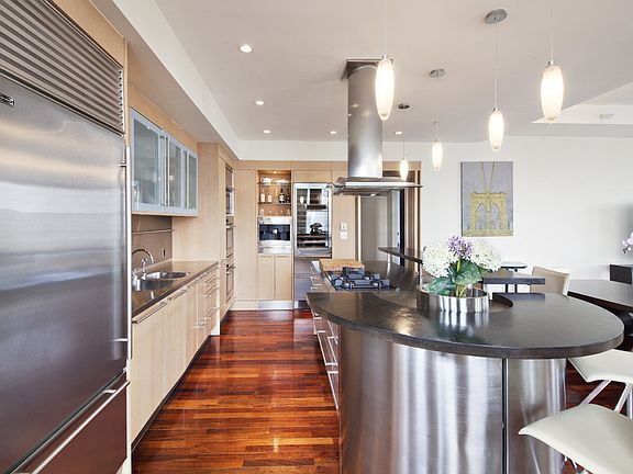 3rd image of 270 Broadway APT 20A