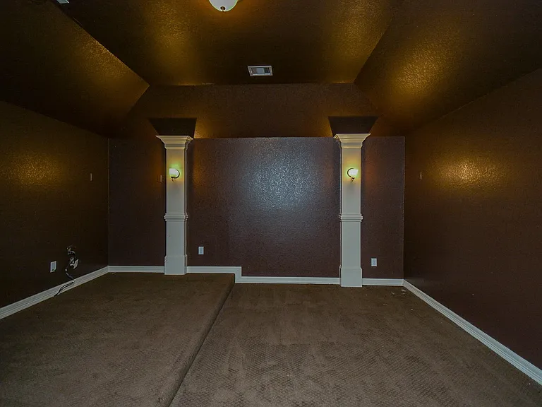 23610 Esperia St — Photo 28