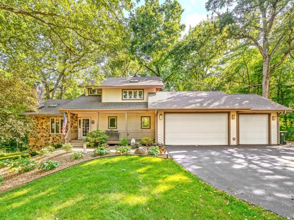 792 Lake Holiday Dr, Sandwich, IL 60548