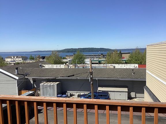 4th image of 201-22307 Marine View Dr S #201