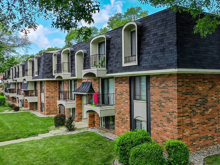 Glen Oaks Apartments — Photo 21