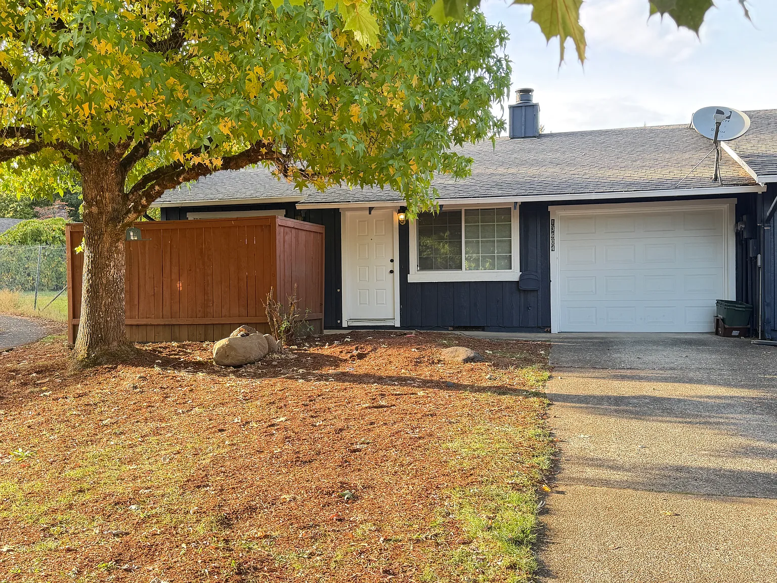 2 bed, 1.5 bath, 1000 sqft, $2,095 — Photo 1