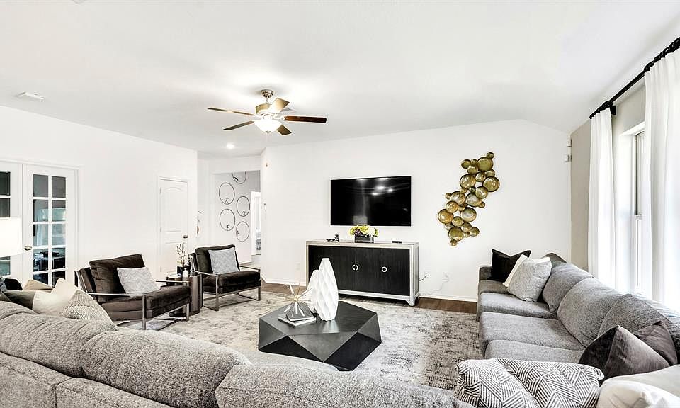 1st image of 9035 Bluestar Ln