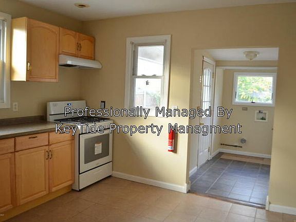 4th image of 1640 Whittier Ave