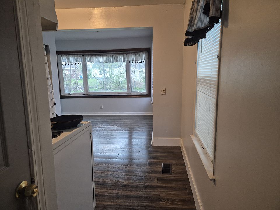 2nd image of 8851 Penrod St