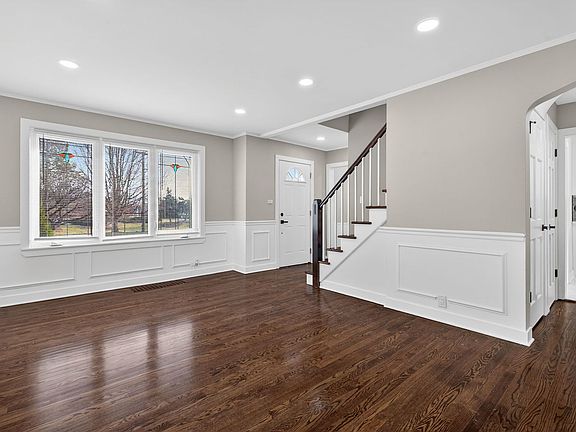4th image of 6046 N Oriole Ave