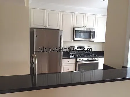 1 bed, 1.0 bath, $3,675 — Photo 3