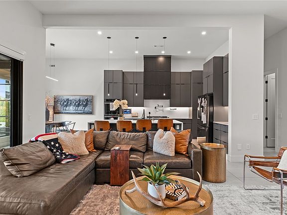 4th image of 5913 SW Bloomsbury Rd