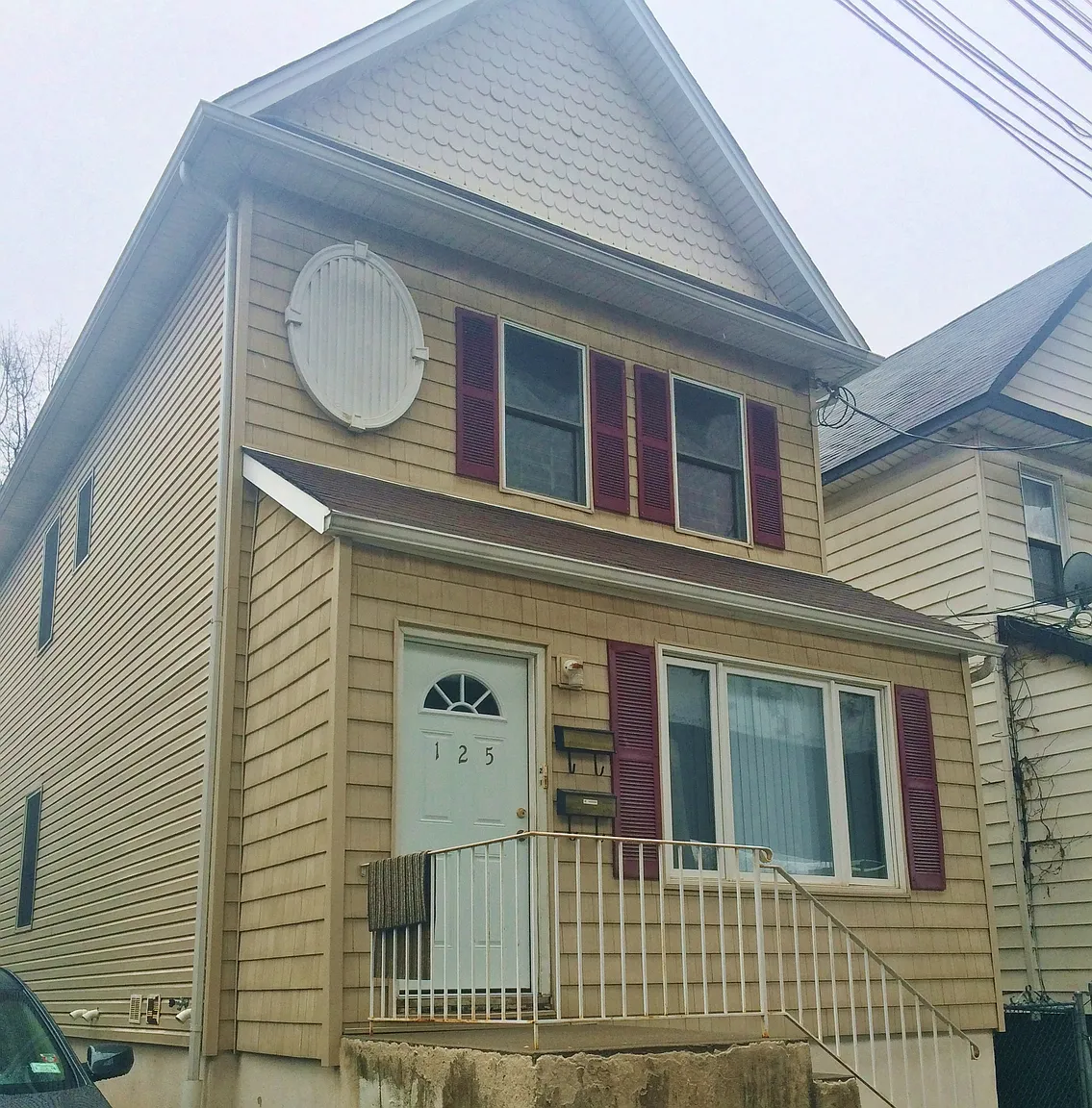 125 Eaton Pl photo 1