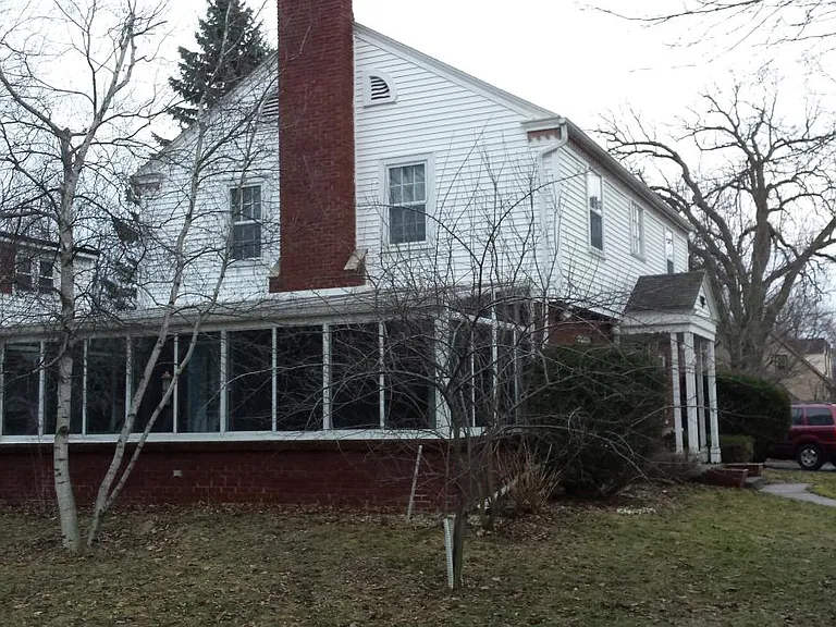 422 Howard St — Photo 1