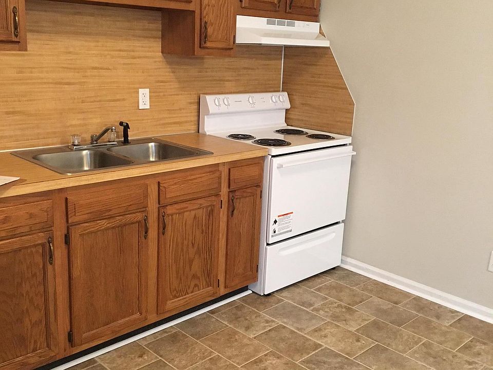 1st image of 2905 E 5th St #2