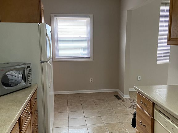 5th image of 134 Lynch Farm Dr