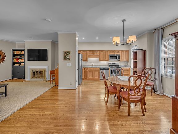 5th image of 242 Westchase Dr