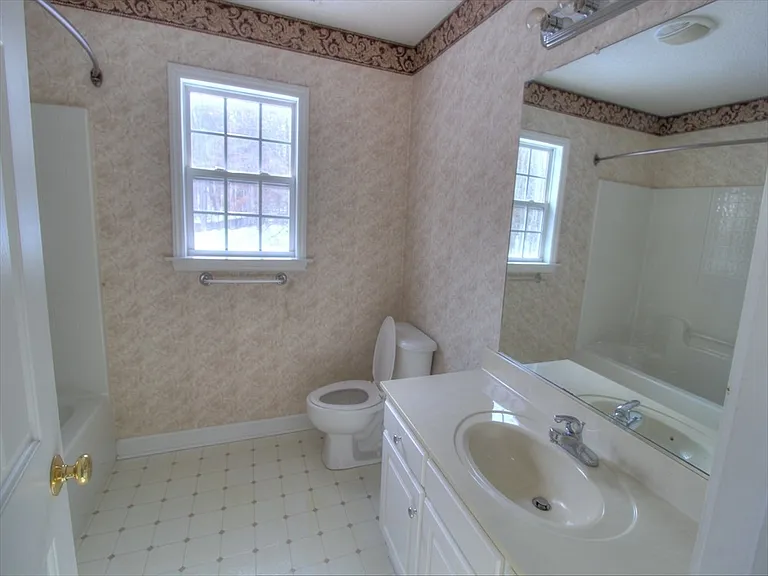940 Winterside Ln — Photo 10