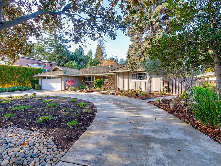130 S Avalon Dr — Photo 4