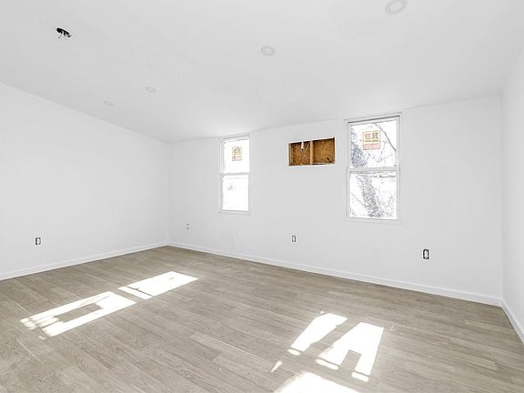 4th image of 205-14 118th Ave