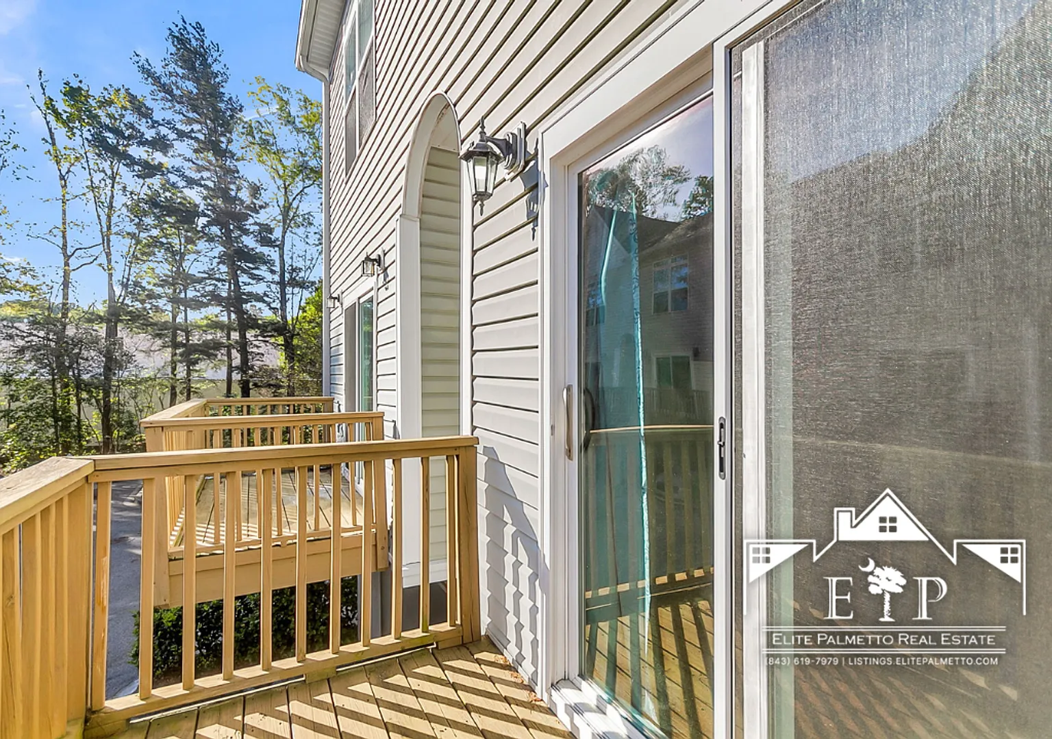 Charming Townhouse Near the Heart of Charleston Comfort & Convenience in One! — Photo 2