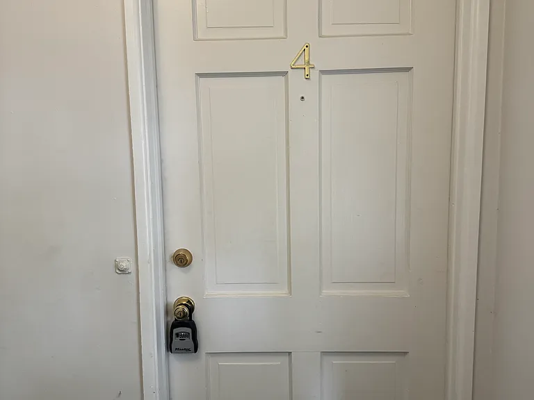 1718 Raymond Hill Rd #4 — Photo 2