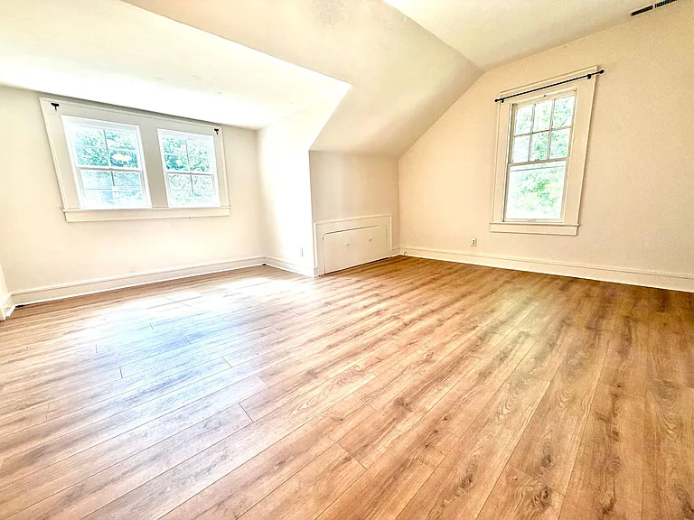 106 N Houston St #5 — Photo 3
