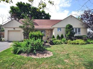 1 Thompson Dr, East Rockaway, NY 11518