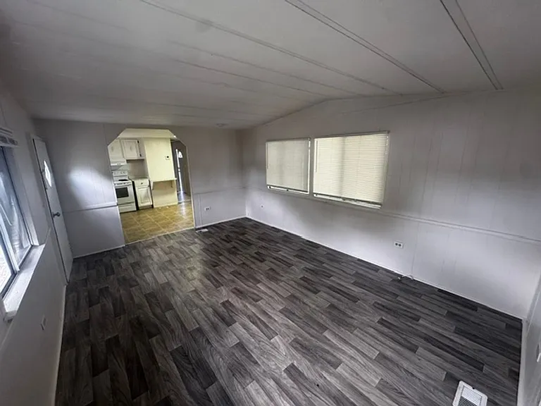 7213 Commons Blvd — Photo 7