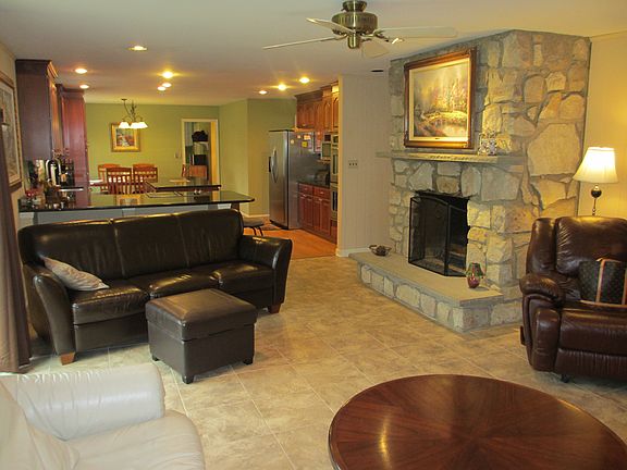 4th image of 444 Steeplechase Ln