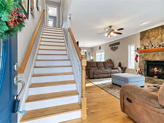 5th image of 129 Holly Acres Dr