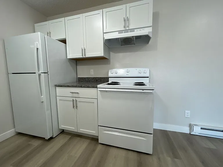906 E E St — Photo 15