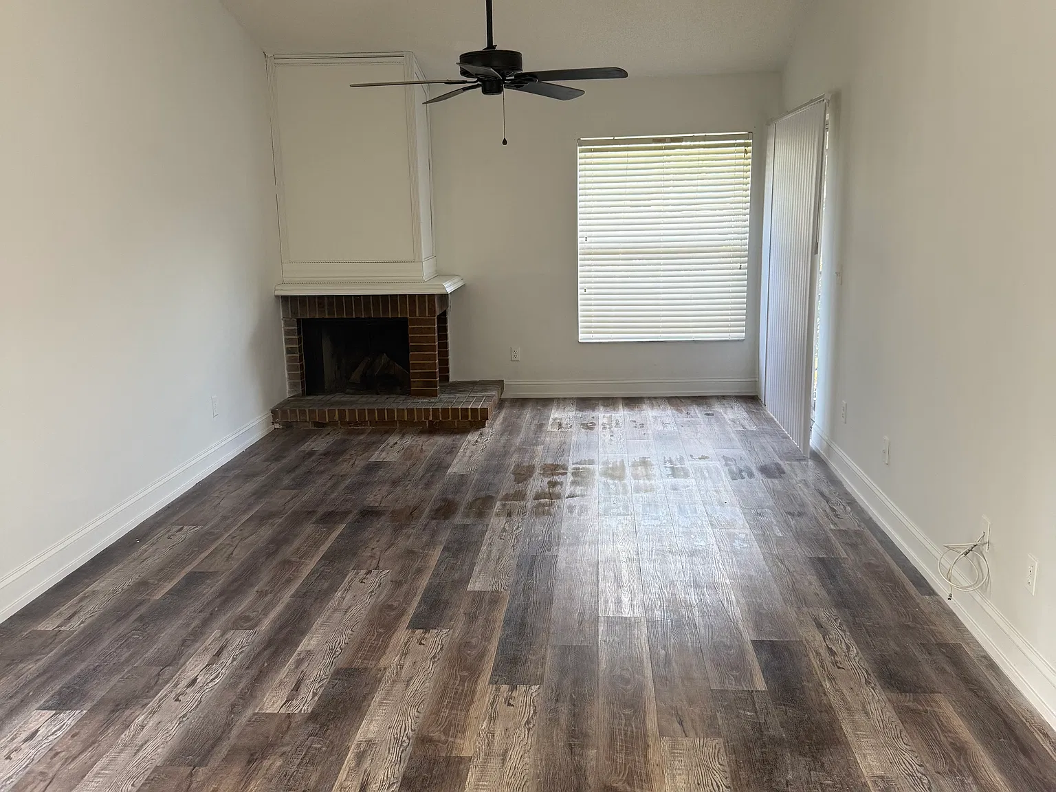 3 bed, 2.0 bath, 1179 sqft, $2,030 — Photo 2