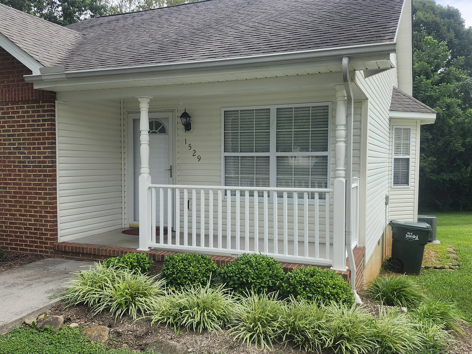 1529 Mayberry Ln — Photo 2