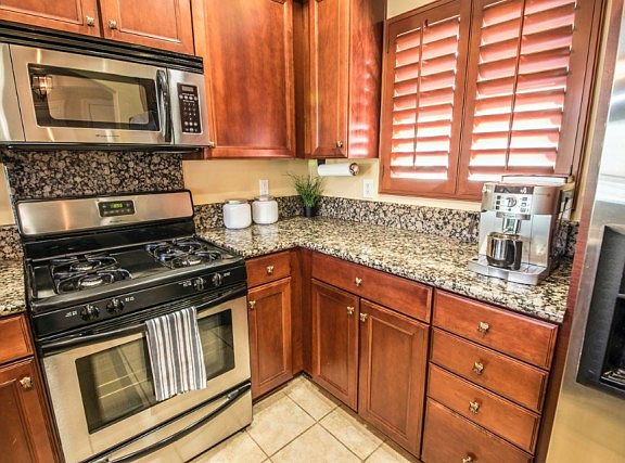 2nd image of 4202 Whitsett Ave APT 301